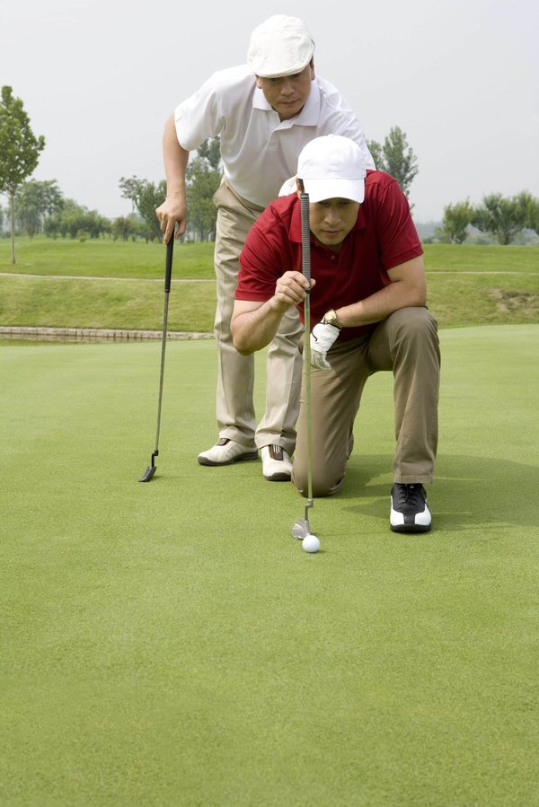 Comment organiser une compétition de récits de voyage, où chaque participant partage une histoire unique de leurs aventures?